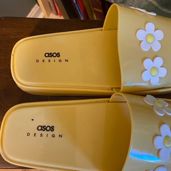 ASOS design pvc daisy square toe slides size 10 - Picture 3 of 4
